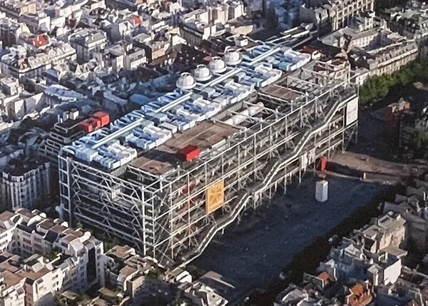 Centre national dart et de culture Georges-Pompidou (CNAC) - PARIS - communément appelé « Centre Pompidou », ou plus familièrement « Beaubourg » Jesús Echevarria a exposé dans ce site exceptionnel en Février & Mars1979