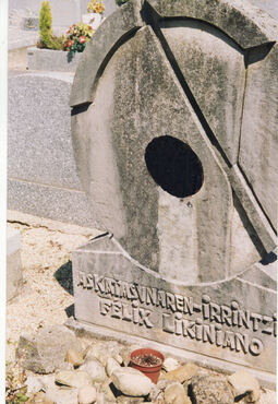 Hommage à Félix Likiniano (cimetière Biarritz)